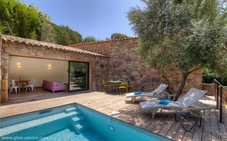 Gite n&deg;23151 Porto-Vecchio - Corse - Gite &agrave; Porto Vecchio en Corse du Sud : la bergerie avec la terrasse et la piscine