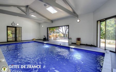 Gite n&deg;28431 Afa - Corse - Gite &agrave; Afa, le Grand Ajaccio, Corse du Sud, labellis&eacute; G&icirc;tes de France : la piscine int&eacute;rieure 