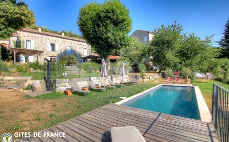 Gite à San Gavino di Carbini, Corse du Sud, labellisé Gîtes de France : la piscine commune chauffée Gite n°27181 San-Gavino-di-Carbini - Corse - Gite à San Gavino di Carbini, Corse du Sud, labellisé Gîtes de France : la piscine commune chauffée