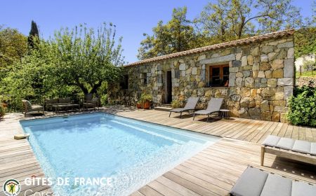 Gite n&deg;25061 Levie - Corse - Gite &agrave; Levie, Corse du Sud, labelis&eacute; G&icirc;tes de France : le gite et la piscine